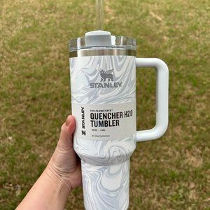 NWT Stanley 40 oz Quencher H2.0 Flowstate Tumbler Polar Swirl